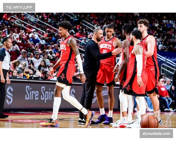 火箭险胜黄蜂赛后乌度卡临场调度遭球迷质疑仅获5分评分